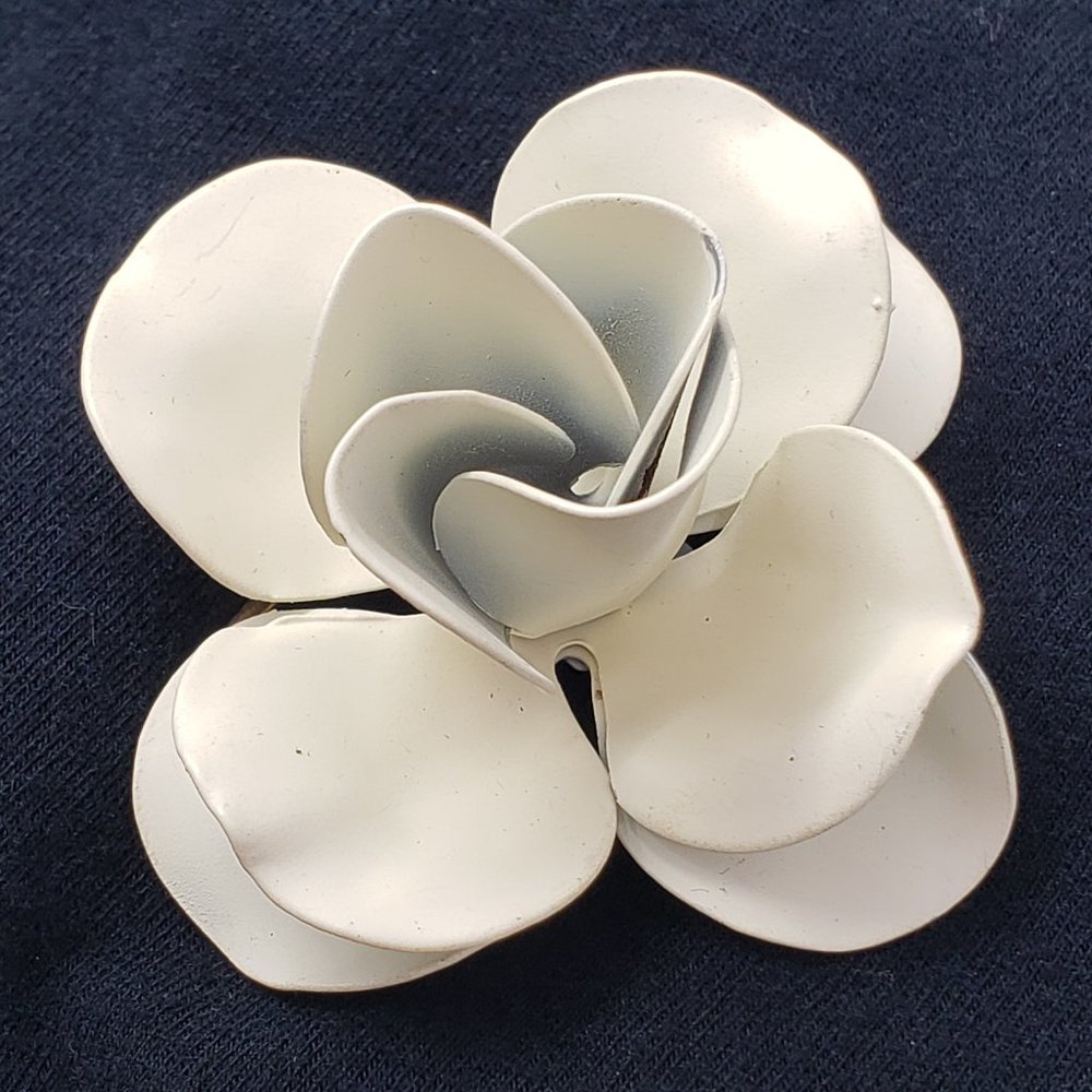 Vintage Jeri-Lou 1950's White Flower Scarf Clip